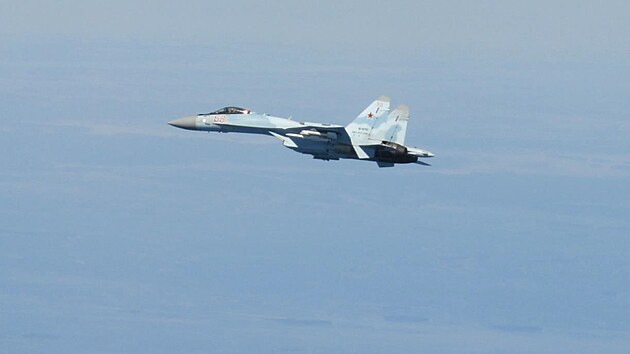 Ruská stíhačka Su-30 nad Baltem (3. února 2022)