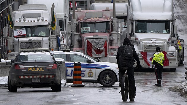 V kanadsk Ottaw pokrauje protest idi kamion proti koronavirovm pravidlm. (2. nora 2022)