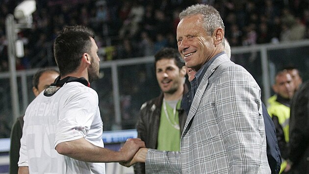 Maurizio Zamparini, znm italsk fotbalov boss, kter pes patnct let foval Palermu, v ter ve svch 80 letech zemel.
