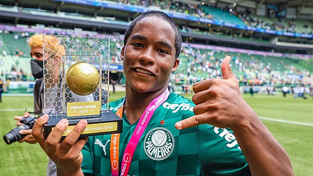 Patnctilet brazilsk tonk Endrick je povaovan za jednoho z nejvtch fotbalovch talent souasnosti. Pat klubu Palmeiras.