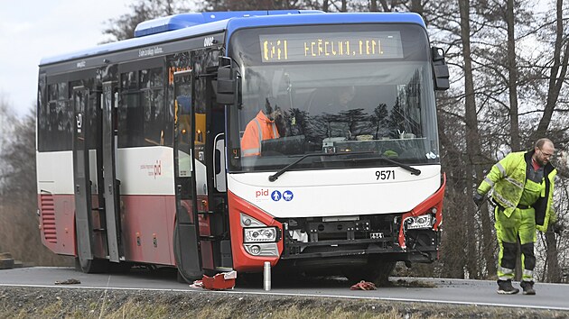 Siln vtr zpsobil havrii autobusu na Berounsku. (6. nora 2022)