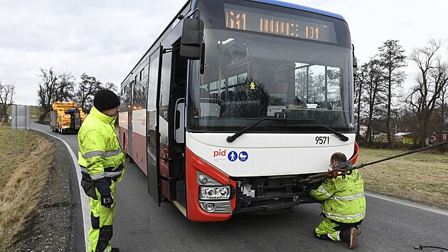 Siln vtr zpsobil havrii autobusu na Berounsku. (6. nora 2022)