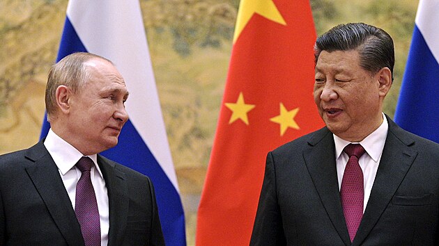 Ruský prezident Vladimir Putin přiletěl do Číny na zahájení olympijských her. Jednal při tom s čínským prezidentem Si Ťin-pchingem. (4. února 2022)