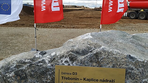 Na jihu Čech oficiálně začala stavba dalšího úseku dálnice D3. Spojí Třebonín a Kaplici, nádraží.