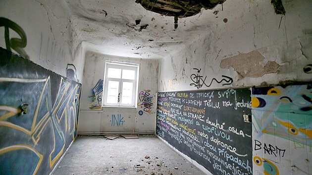 U� je to deset let, co Fakultn� nemocnice Brno musela b�lovickou l��ebnu obklopenou lesy kv�li havarijn�mu
stavu uzav��t.