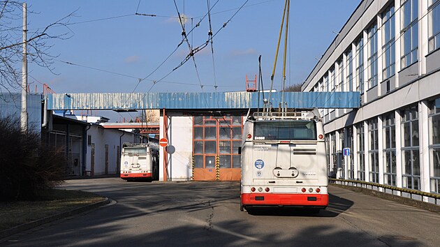 Brno se po trncti letech lou s nzkopodlanmi kloubovmi trolejbusy koda 25Tr Citelis 1B.
