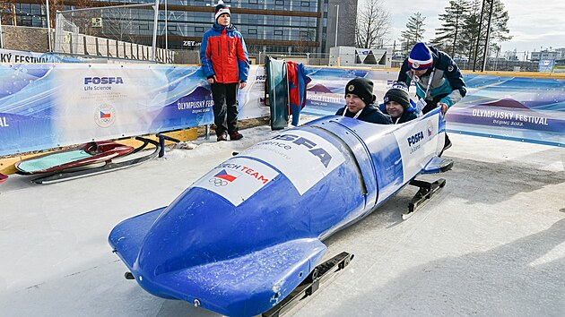 Na Olympijskm festivalu v brnnskm arelu Nov Zbrojovky si mohou nvtvnci vyzkouet rzn zimn sporty.