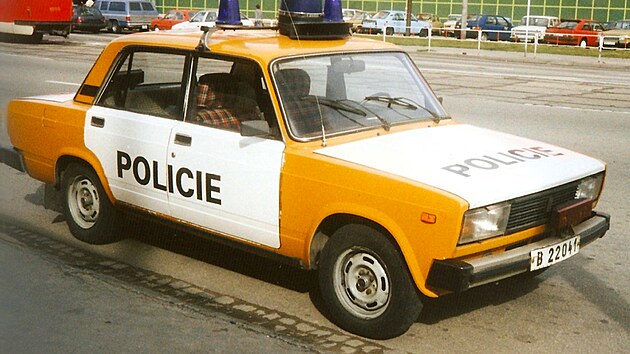 Lada VAZ 2105 s majkem AZD500 (kbl) a dvma doplkovmi majky FER.