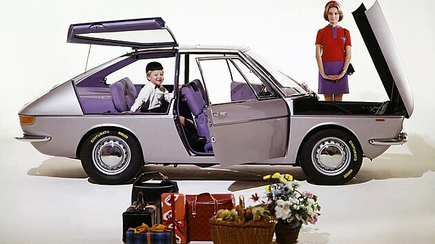 �Rac�� k��dlo� na prav� stran� konceptu Fiat 850 Vanessa usnad�ovalo p��stup k d�tem na zadn�ch sedadlech.