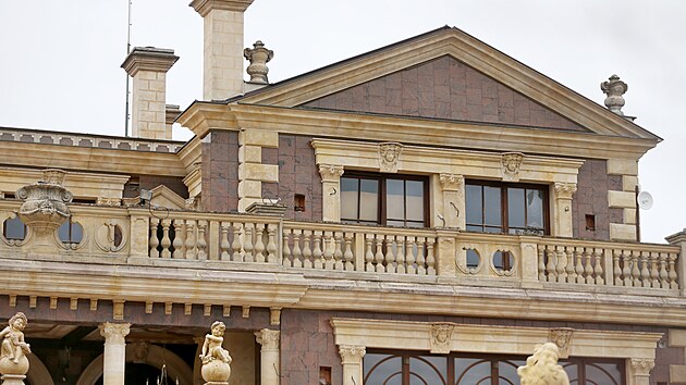 Vilu ve stylu podnikatelsk�ho baroka nedaleko Brn�nsk� p�ehrady se sna�� majitel u� roky prodat. Chce polovi�n� sumu ne� p�ed �esti lety. (8. 2. 2022)