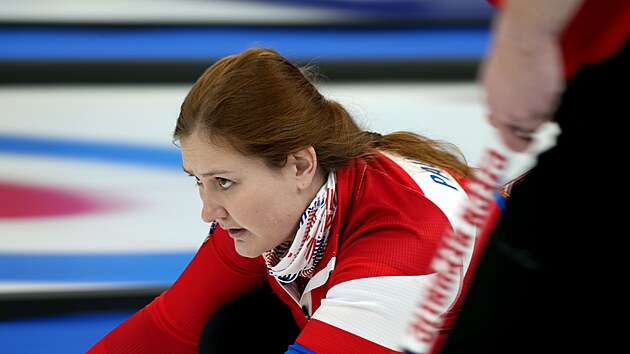 Zuzana Paulov v duelu soute smench dvojic v curlingu proti Itlii na olympijskch hrch v Pekingu.