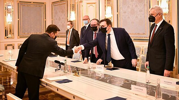 Ministi zahrani Slovenska, eska a Rakouska jednali v Kyjev s ukrajinskm prezidentem Volodymyrem Zelenskm. (8. nora 2022)