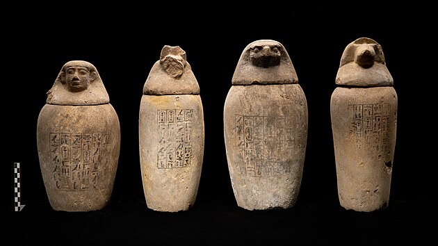 Kanopy (ndoby na vnitnosti vyat ztla bhem balzamovn zesnulho) nalezen vnov objevenm mumifikanm depozitu vAbsru. Hieroglyfick texty na nich zapsan uvdj jako jejich majitele jistho Wahibre-meri-neita.