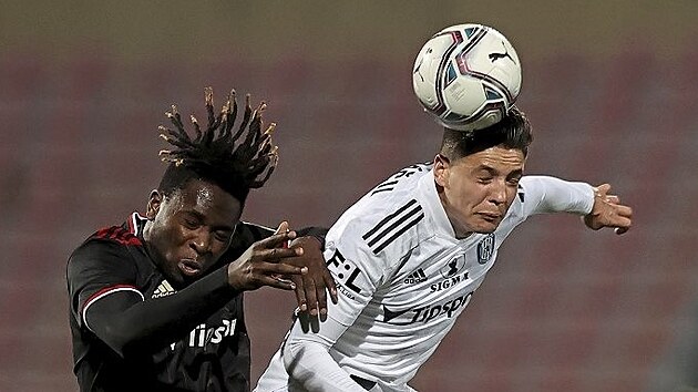 Ji�� Sp��il v b�l�m dresu Sigmy Olomouc