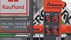 Levný benzin v polském Tín