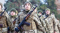 Vojáci ze 128. samostatné horské útoné zakarpatské brigády pi návratu do...