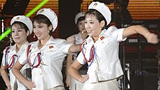 Severokorejská hudební skupina Moranbong Band, která zpívá státem schválené...