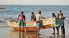 Rybá�ský p�ístav v Bakau