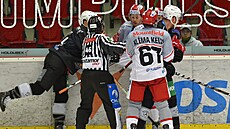 Mela v utkání 49. kola hokejové extraligy: HC Energie Karlovy Vary - Mountfield...