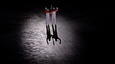 Ve 13:00 hodin SE zaal v Ptaím hnízd zahajovací ceremoniál. Nositelé...