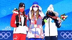 Zlatá medailistka Ester Ledecká z týmu Česká republika (uprostřed), stříbrná...