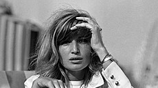 Monica Vittiová pózuje fotografům na filmovém festivalu v Benátkách v roce 1964. | na serveru Lidovky.cz | aktuální zprávy