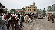 Herci ze severokorejského filmového studia natá�í film. (10. zá�í 2011)