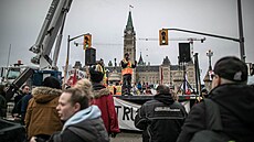 V kanadské Ottaw pokrauje protest idi kamion proti koronavirovým...