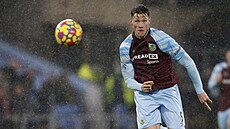 Nizozemský zálo�ník Wout Weghorst b�hem svého prvního startu v dresu Burnley. V...
