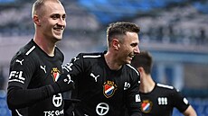 Ostrav�tí fotbalisté Ji�í Klíma a �imon Falta slaví jeden z gól� týmu v utkání...
