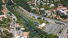 Vodácký kanál na �ece Svratce poblí� brn�nského Anthroposu existuje pouze na...