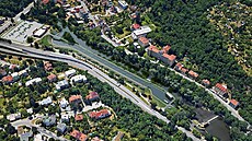 Vodácký kanál na �ece Svratce poblí� brn�nského Anthroposu existuje pouze na...