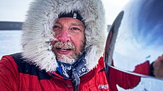 Ceremoniální jiní pól. Oznauje ho stíbrná koule na pice devného sloupku....