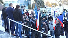 Aktivistu Ivo Osovského p�i�lo p�ed budovu ��árského okresního soudu podpo�it...