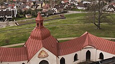 Auto�i zvolili umíst�ní objektu na úpatí Zelené hory. �e�ení maximáln�...