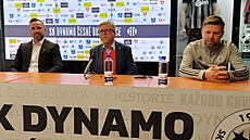 Sportovní manaer eských Budjovic Tomá Sivok (zleva), éf klubu Vladimír...