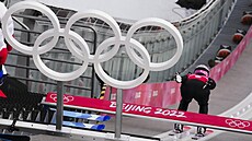 �estmír Ko�í�ek se rozjí�dí k tréninkovému skoku na ZOH v Pekingu.