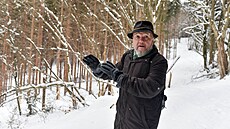 Miroslav Janík z �eského svazu ochránc� p�írody Kosenka v pralese ��úrnica...