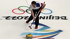 eský curler Tomá Paul v duelu s Norskem.