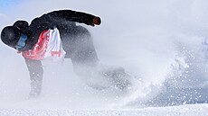Novozélandská snowboardistka Zoi Sadowská Synnottová ve finále slopestylu.