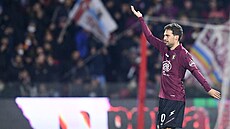 Simone Verdi ze Salernitany oslavuje sv�j gól.