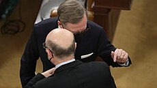 Ministr zdravotnictví Vlastimil Válek a premiér Petr Fiala ve Sněmovně. (2....