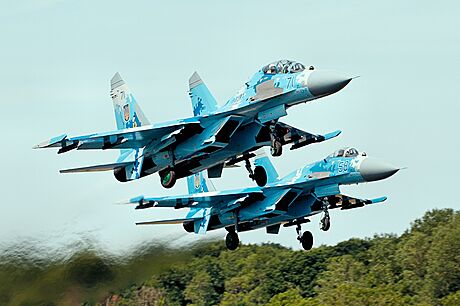 Letoun Su-27 vznikl jako protiváha úspnému americkému typu F-15 Eagle. Kvli...