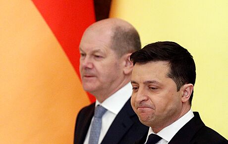 Ukrajinský prezident Volodymyr Zelenskyj a nmecký kanclé Olaf Scholz