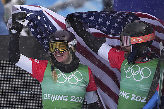 Ameriané Lindsey Jacobellisová a Nick Baumgartner vyhráli premiérový...