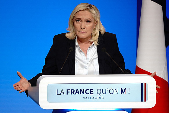 Pedvolební shromádní Marine Le Penové ve francouzském Vallauris (11. února...