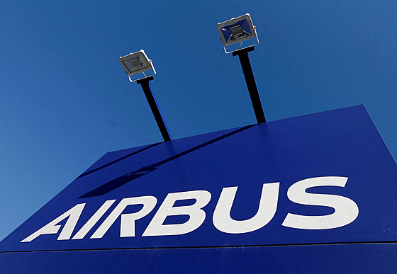 Logo spolenosti Airbus v jeho ústedí ve francouzském Blagnac nedaleko...