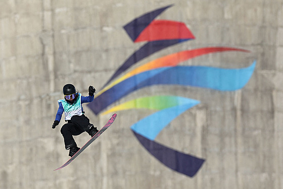 �árka Pan�ochová b�hem kvalifikace �enského big airu na olympijských hrách v...