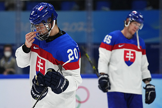Zklamaný Juraj Slafkovský po semifinálovém utkání s Finskem.