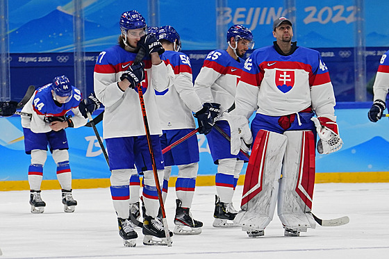 Zklamaní slovenští hokejisté po semifinálové prohře s Finskem.